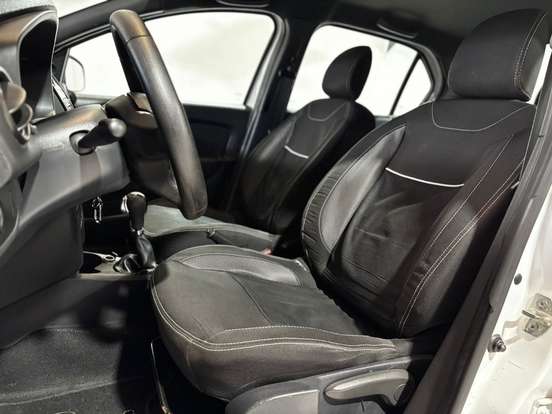 RENAULT-LOGAN-2020