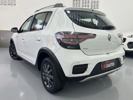 RENAULT-SANDERO-2022