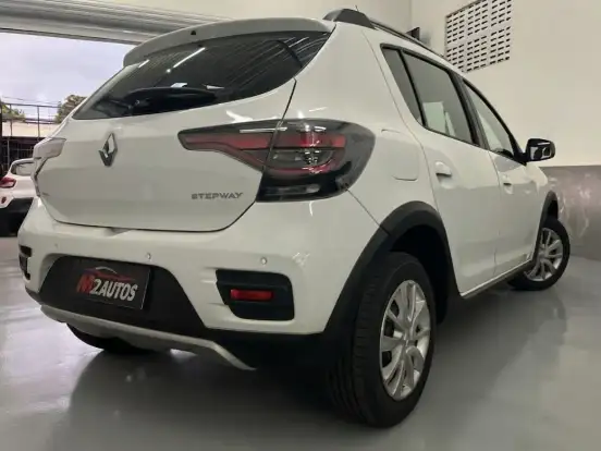 RENAULT-SANDERO-2022