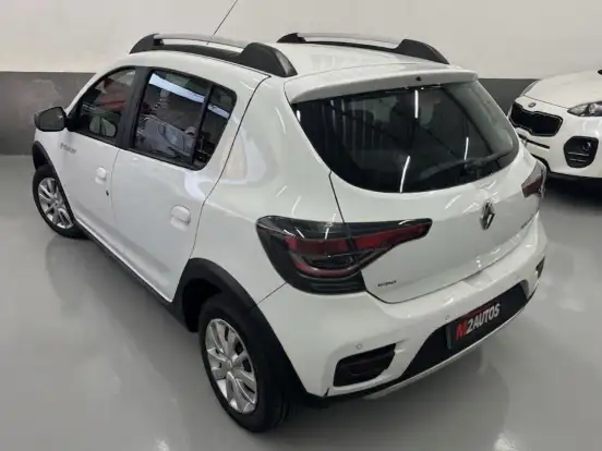 RENAULT-SANDERO-2022