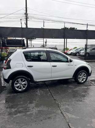 RENAULT-SANDERO-2012