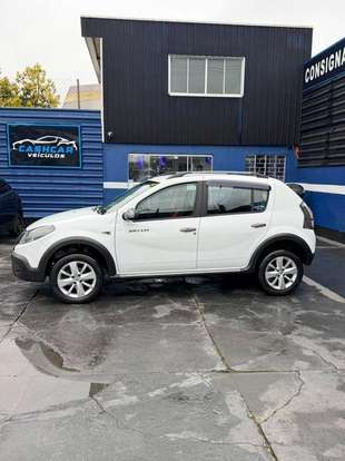 RENAULT-SANDERO-2012