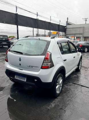 RENAULT-SANDERO-2012