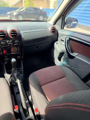 RENAULT-SANDERO-2013