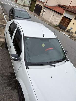 RENAULT-LOGAN-2011