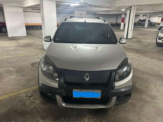 RENAULT-SANDERO-2014