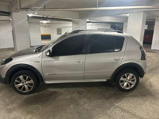 RENAULT-SANDERO-2014