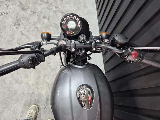 ROYAL ENFIELD-HUNTER 350-2025