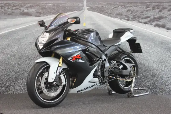 SUZUKI GSX-R750 