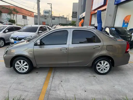 TOYOTA-ETIOS-2019