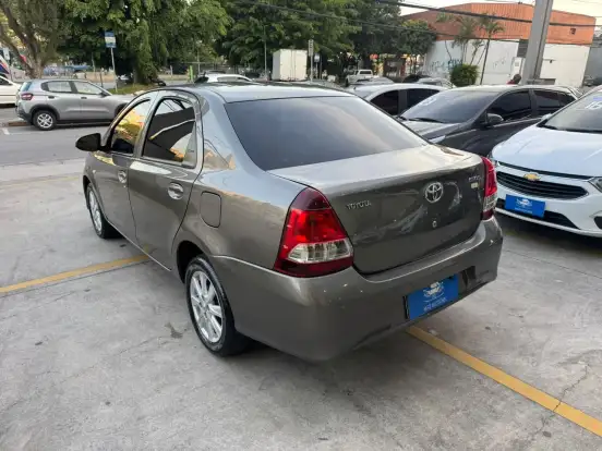 TOYOTA-ETIOS-2019