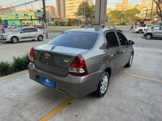 TOYOTA-ETIOS-2019