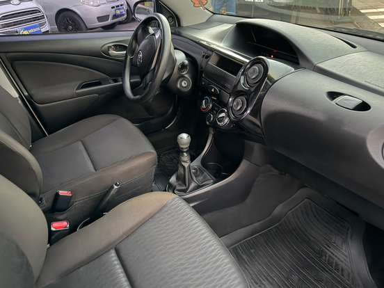 TOYOTA-ETIOS-2019