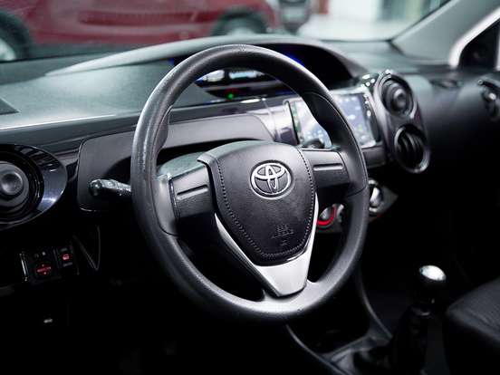 TOYOTA-ETIOS-1.3 X 16V FLEX 4P MANUAL TOYOTA-ETIOS-2016