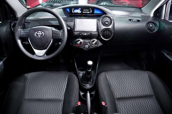 TOYOTA-ETIOS-2016