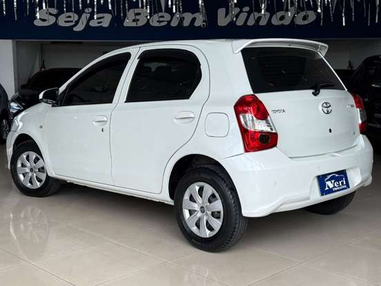 TOYOTA-ETIOS-2019