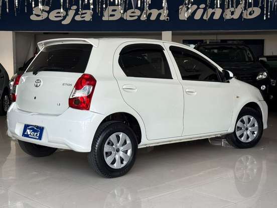 TOYOTA-ETIOS-2019