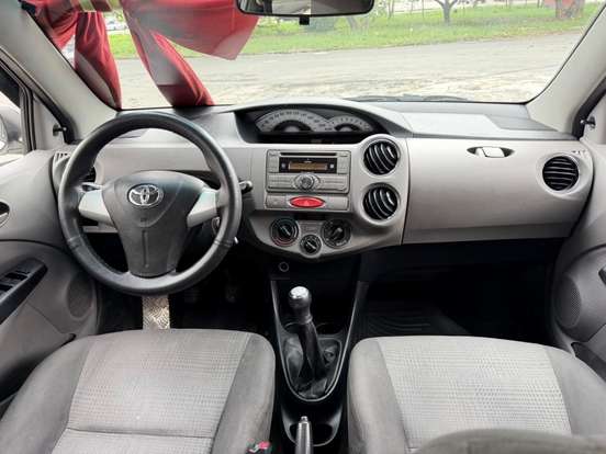 TOYOTA-ETIOS-1.3 XS 16V FLEX 4P MANUAL TOYOTA-ETIOS-2013