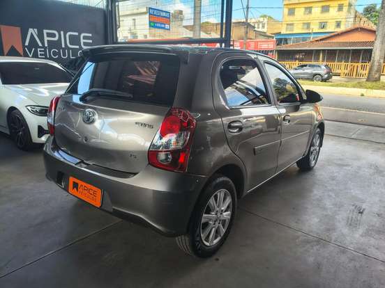TOYOTA-ETIOS-2018