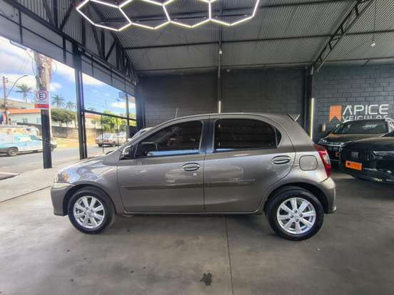 TOYOTA-ETIOS-2018