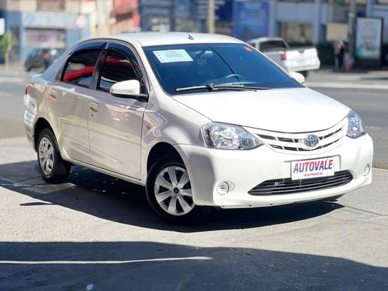 TOYOTA-ETIOS-2015