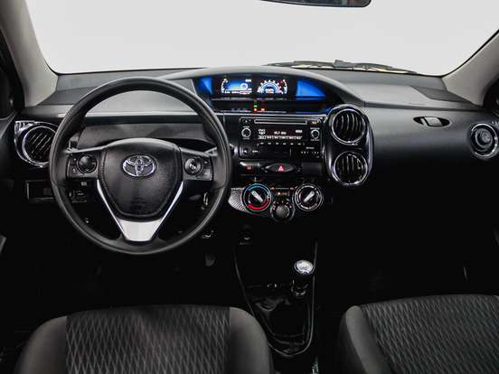 TOYOTA-ETIOS-2018