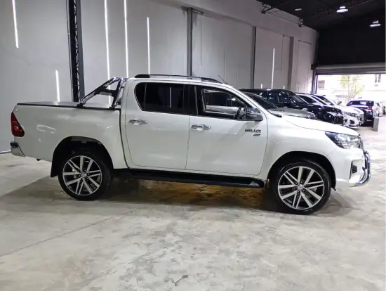 TOYOTA-HILUX-2020