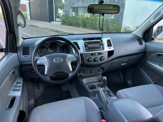 TOYOTA-HILUX-2.7 SR 4X2 CD 16V FLEX 4P AUTOMÁTICO TOYOTA-HILUX-2012