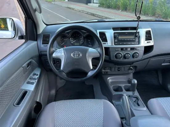 TOYOTA-HILUX-2012