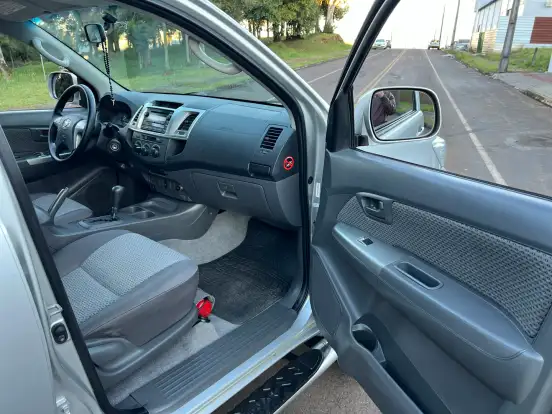 TOYOTA-HILUX-2.7 SR 4X2 CD 16V FLEX 4P AUTOMÁTICO TOYOTA-HILUX-2012