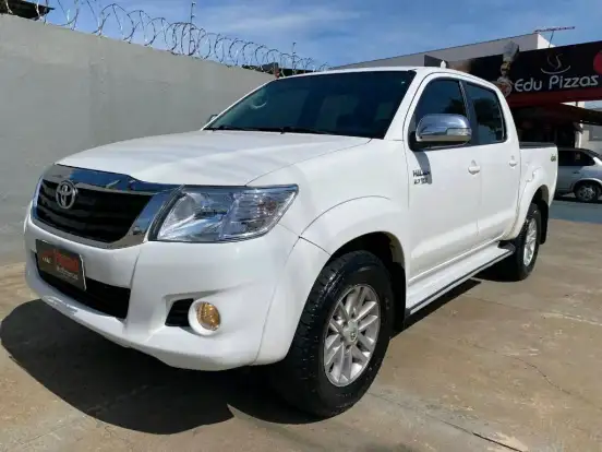 TOYOTA-HILUX-2014