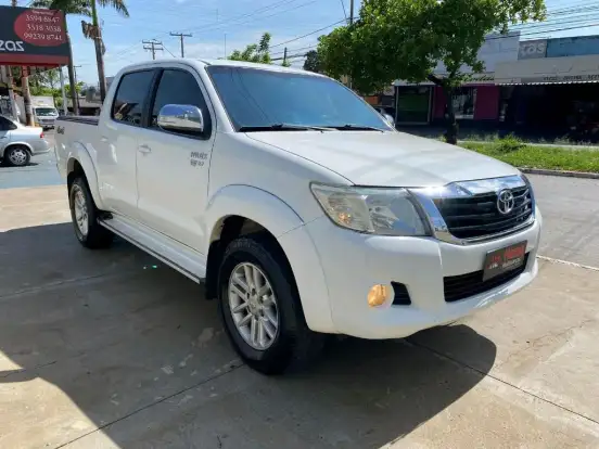 TOYOTA-HILUX-2.7 SRV 4X4 CD 16V FLEX 4P AUTOMÁTICO TOYOTA-HILUX-2014