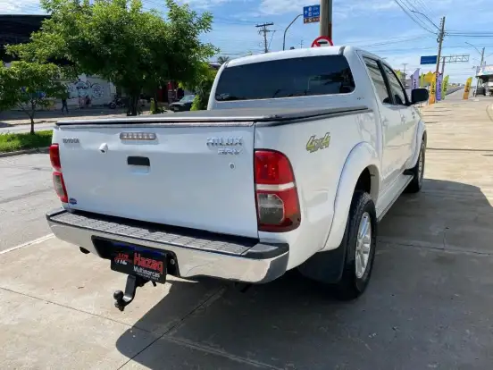 TOYOTA-HILUX-2014
