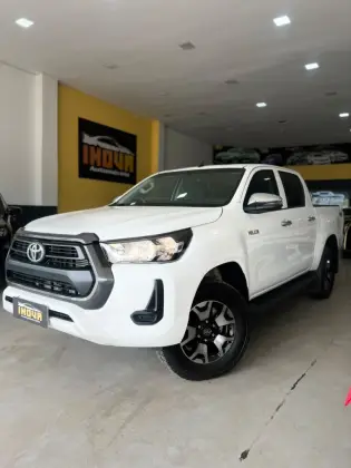 TOYOTA HILUX 2.8 D-4D TURBO DIESEL CD POWER PACK 4X4 MANUAL