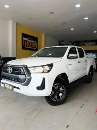 TOYOTA-HILUX-2023