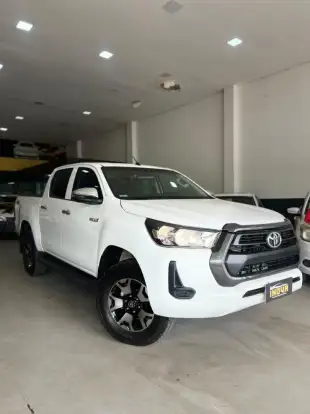 TOYOTA-HILUX-2023