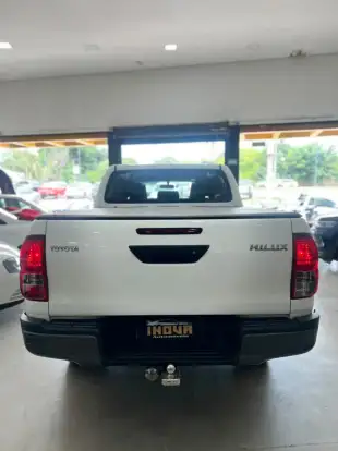 TOYOTA-HILUX-2023
