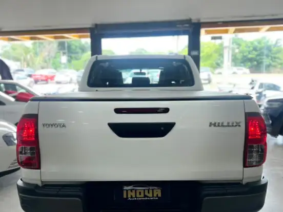 TOYOTA-HILUX-2.8 D-4D TURBO DIESEL CD POWER PACK 4X4 MANUAL TOYOTA-HILUX-2023