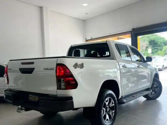 TOYOTA-HILUX-2.8 D-4D TURBO DIESEL CD POWER PACK 4X4 MANUAL TOYOTA-HILUX-2023