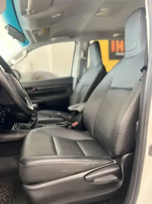 TOYOTA-HILUX-2023