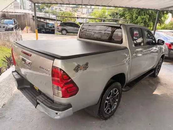 TOYOTA-HILUX-2.8 D-4D TURBO DIESEL CD SRV 4X4 AUTOMÁTICO TOYOTA-HILUX-2022