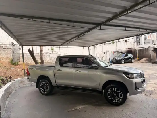 TOYOTA-HILUX-2022