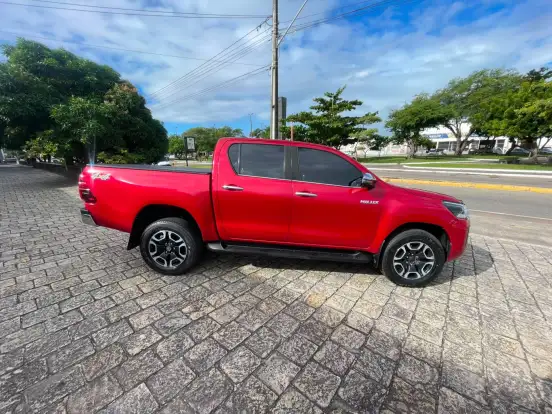 TOYOTA-HILUX-2021