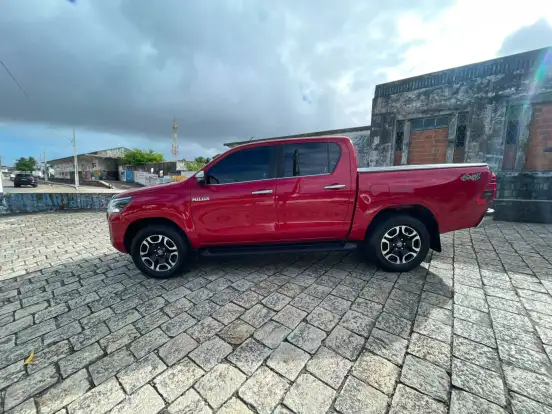 TOYOTA-HILUX-2021