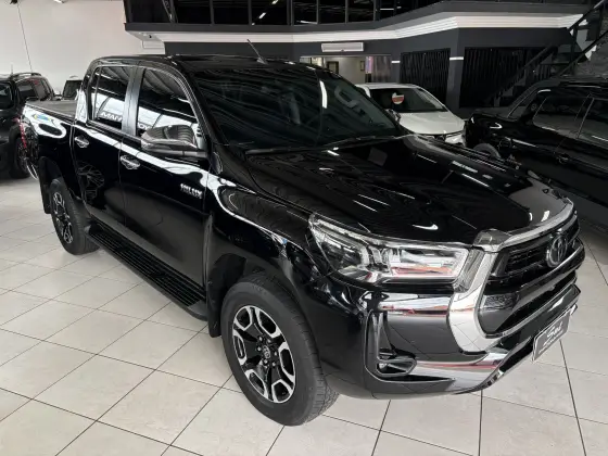 TOYOTA HILUX 2.8 D-4D TURBO DIESEL CD SRX 4X4 AUTOMÁTICO
