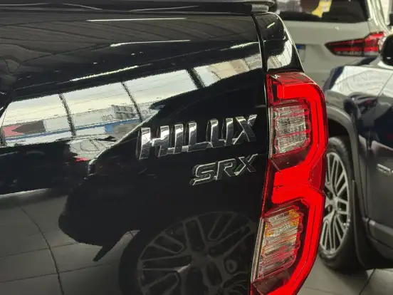 TOYOTA-HILUX-2023