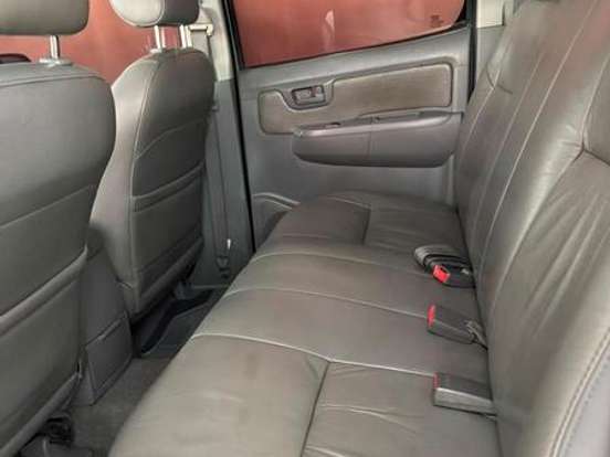 TOYOTA-HILUX-2.7 SR 4X2 CD 16V GASOLINA 4P AUTOMÁTICO TOYOTA-HILUX-2009