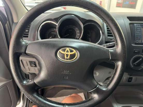 TOYOTA-HILUX-2.7 SR 4X2 CD 16V GASOLINA 4P AUTOMÁTICO TOYOTA-HILUX-2009