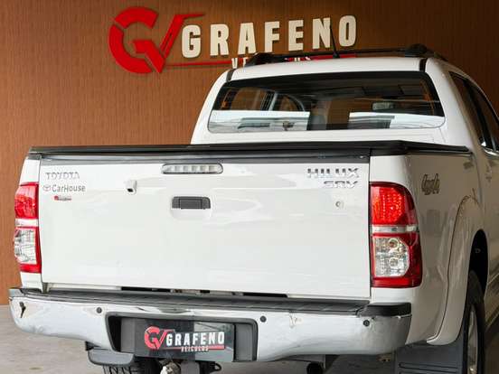 TOYOTA-HILUX-2015