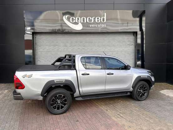 TOYOTA-HILUX-2022